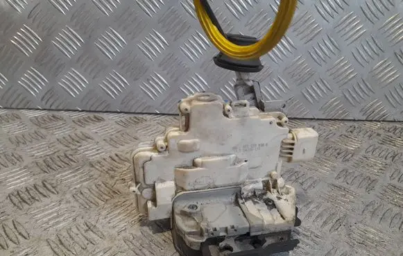 Audi A6 S6 C6 4F Rear door lock 4F0839016A
