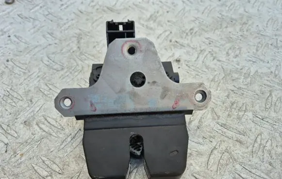 Ford Focus Tailgate/trunk/boot lock/catch/latch 8M51R442A66DA 154513