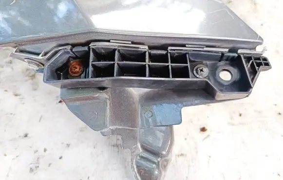 Hyundai Santa Fe Front bumper mounting bracket