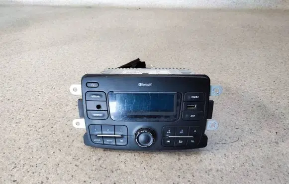 Dacia Dokker Radio/CD/DVD/GPS head unit 281154759R07 281154759R