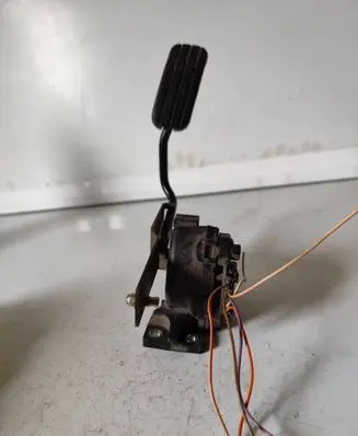 Renault Trafic II (X83) Accelerator throttle pedal 6PV00811914 7700313060