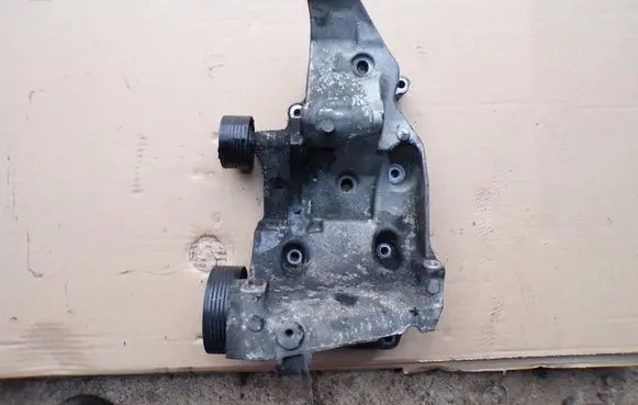 BMW 5 E60 E61 Generator/alternator bracket 7802639