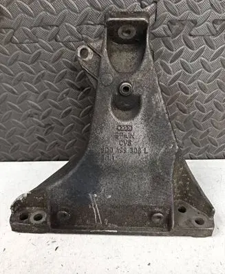 Volkswagen PASSAT B5 Engine mounting bracket 8D0199308L