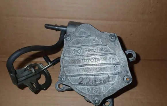 Toyota Corolla Verso AR10 Power steering pump