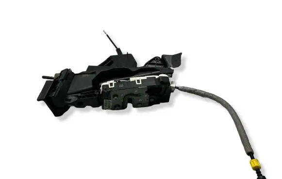 Mercedes-Benz C AMG W204 Front door lock A2047231008