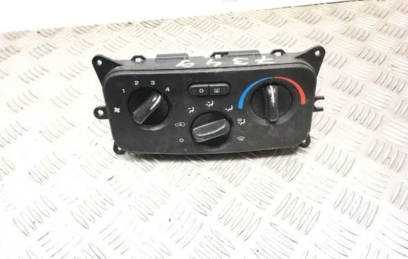 Jeep Cherokee Climate control unit P55037533AG IB1C300204 150CT04