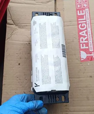 Audi Q7 4L Passenger airbag 1003862 1004332 QA1L027099