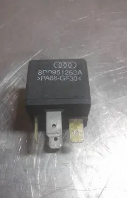 Volkswagen PASSAT B5.5 Other relay 8D0951253A PA66GF30