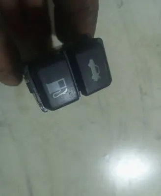 Lexus IS 220D-250-350 Fuel tank opening switch 