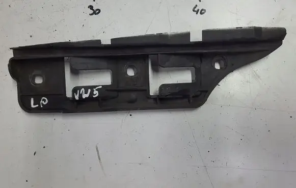 Front bumper mounting bracket