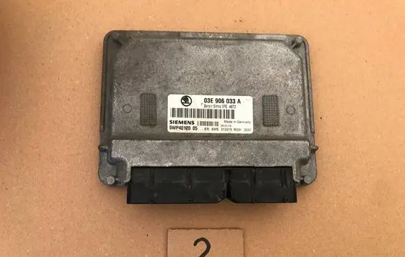 Skoda Fabia Mk2 (5J) Engine control unit/module 03E906033A 5WP40120 3PE4672