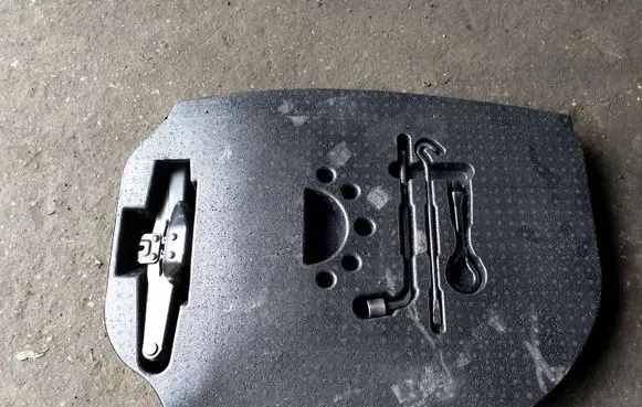 Nissan Primera Tool set 