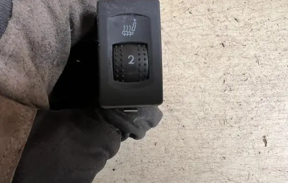 Volkswagen PASSAT B5 Seat heating switch 3B0963564C