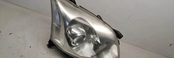 Toyota Avensis T250 Headlight/headlamp 10016337 KOITO0543