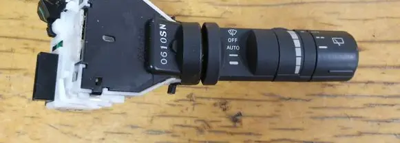 Nissan Qashqai Wiper control stalk 0610SN