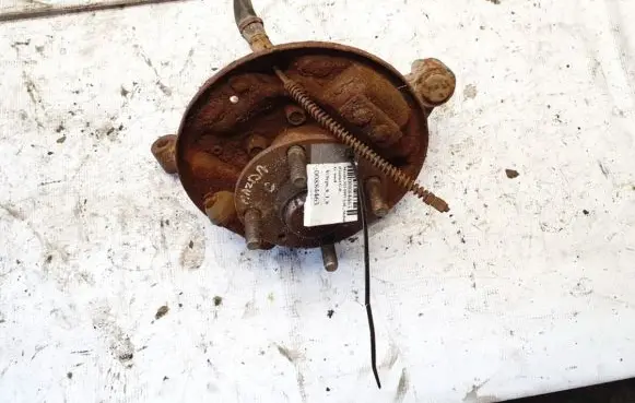 Mazda 323 Rear wheel hub