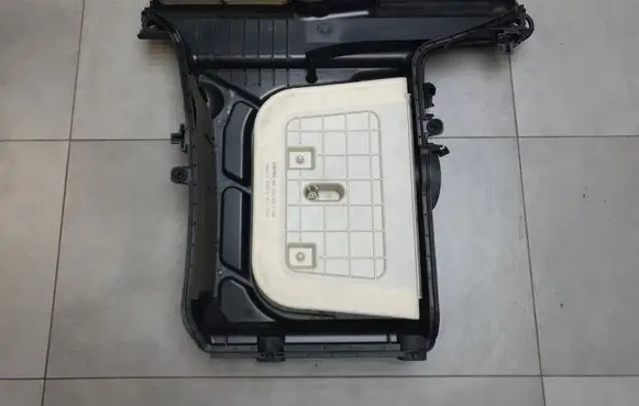 Audi Q8 Air filter box 4M0133843C