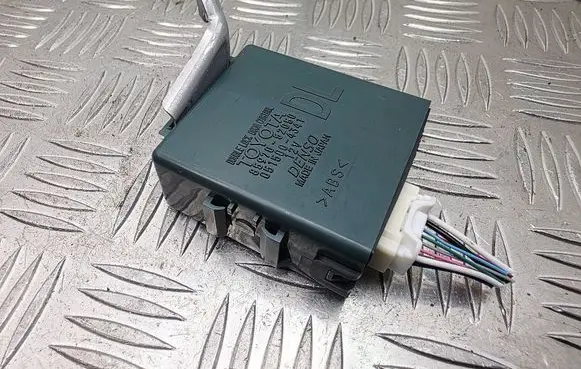 Toyota Yaris Door central lock control unit/module 8597052050 05150052050