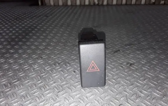 Toyota Avensis T250 Hazard light switch 157963