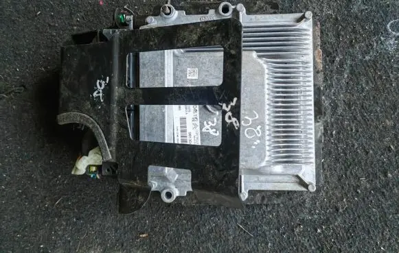 Peugeot 3008 I Engine control unit/module 9813043480