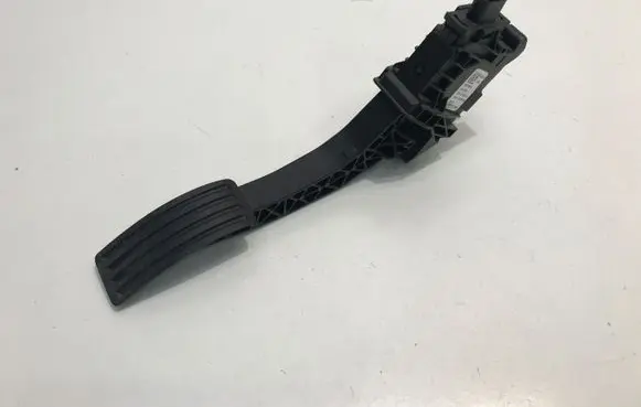 Volvo XC40 Accelerator throttle pedal 32212363 8888768646 6PV31240701