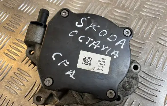 Skoda Octavia Mk2 (1Z) Vacuum pump 03L145209 03L100J 280212