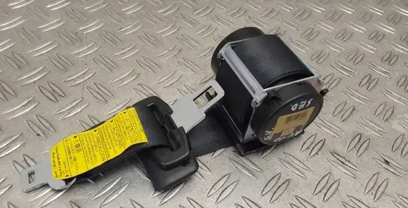 Toyota Avensis T270 Middle seatbelt (rear) 