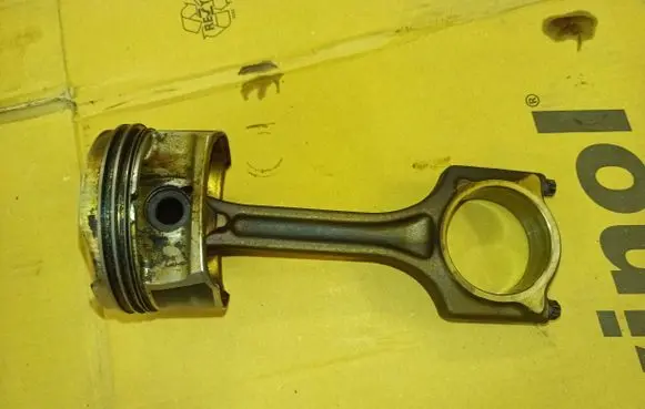 Peugeot 308 Piston with connecting rod p813
