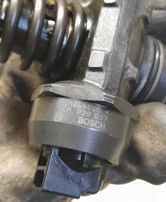 Volkswagen Sharan Fuel injector 038130079QX