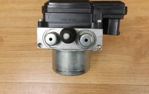 Nissan Juke I F15 ABS Pump 476603YV4A