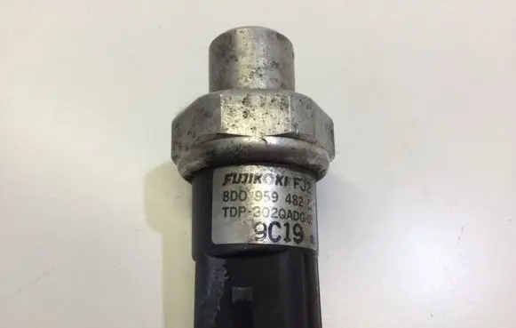 Audi A4 S4 B5 8D Air conditioning (A/C) pressure sensor 8D0959482B