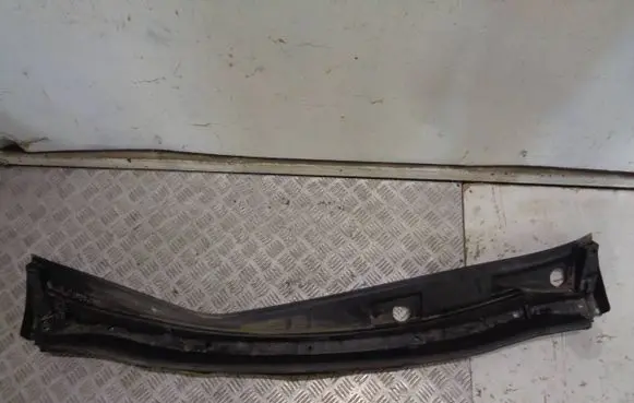Nissan Pulsar Wiper trim 668623ZL0A