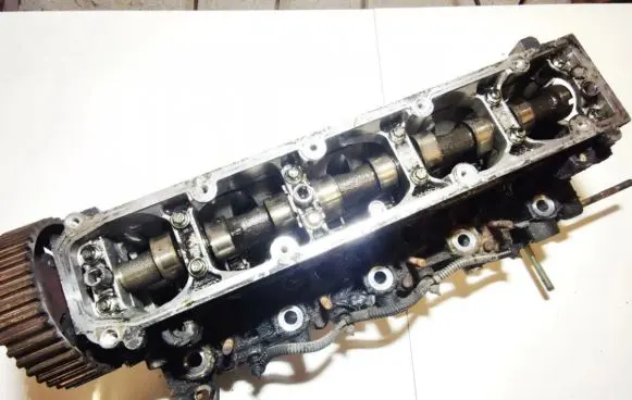 Peugeot 307 Engine head 9634963010