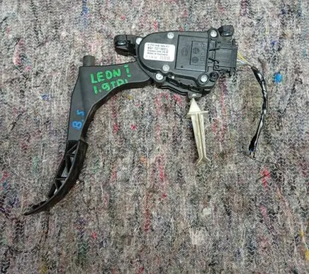 Seat Leon (1M) Accelerator throttle pedal 6Q1721503L
