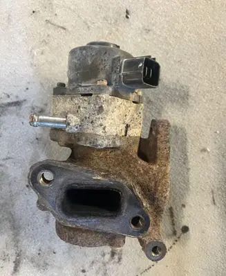 Nissan Patrol Y61 EGR valve