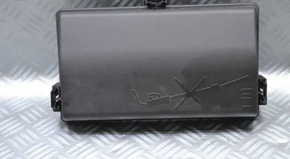 Opel Insignia A Fuse box cover 13222784