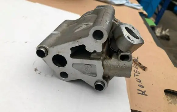 Ford Kuga III Oil pump 