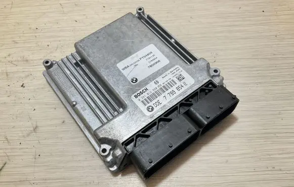 BMW 1 E81 E87 Engine control unit/module 7799854 0281012880