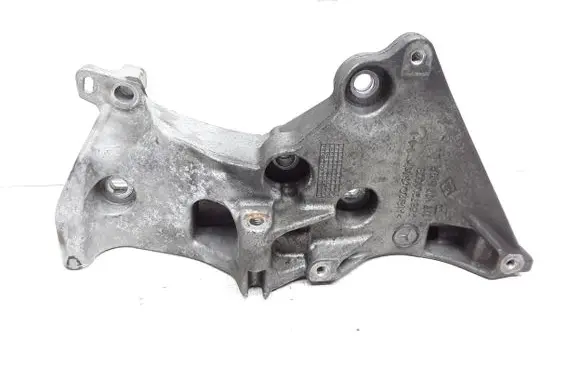 Mercedes-Benz A W176 Generator/alternator bracket A607201009