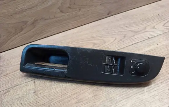 Volkswagen Golf V Electric window control switch 1K3868049B