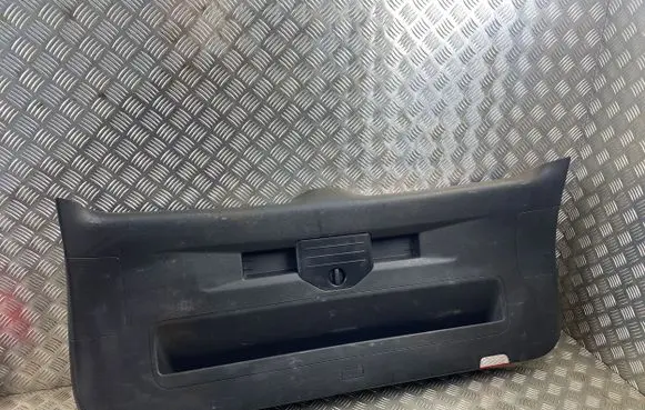 Volkswagen Touareg II Tailgate/boot cover trim set 7P6867601C