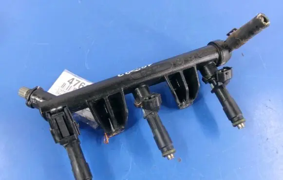 Skoda Fabia Mk2 (5J) Fuel main line pipe 03D133329B