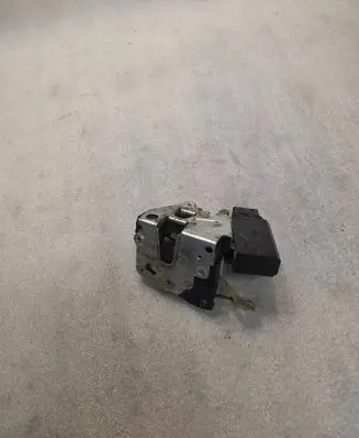 BMW 5 E34 Front door lock 40620821 8353012