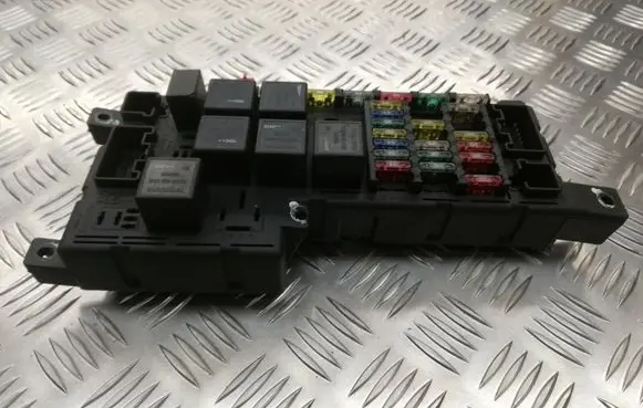 Volvo XC70 Fuse module 30728008