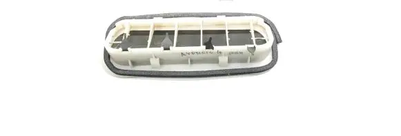 Quarter panel pressure vent