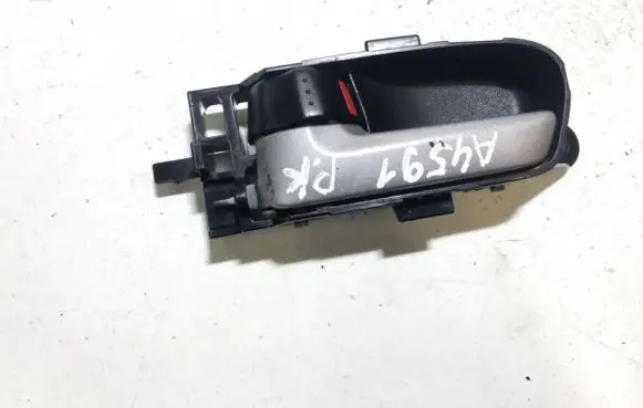 Suzuki Grand Vitara II Front door interior handle