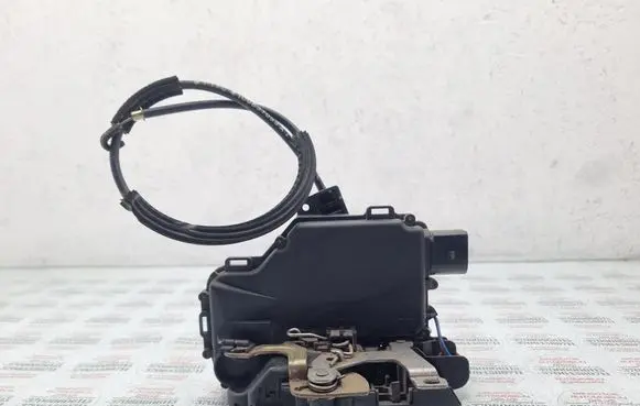 Skoda Octavia Mk2 (1Z) Front door lock 1U0837099A