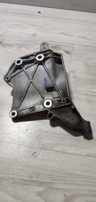 Engine mounting bracket