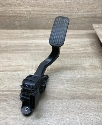 Toyota Prius (XW20) Accelerator throttle pedal 7812047050