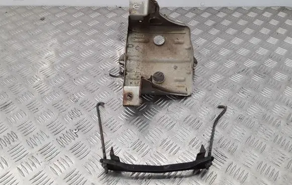 Battery bracket